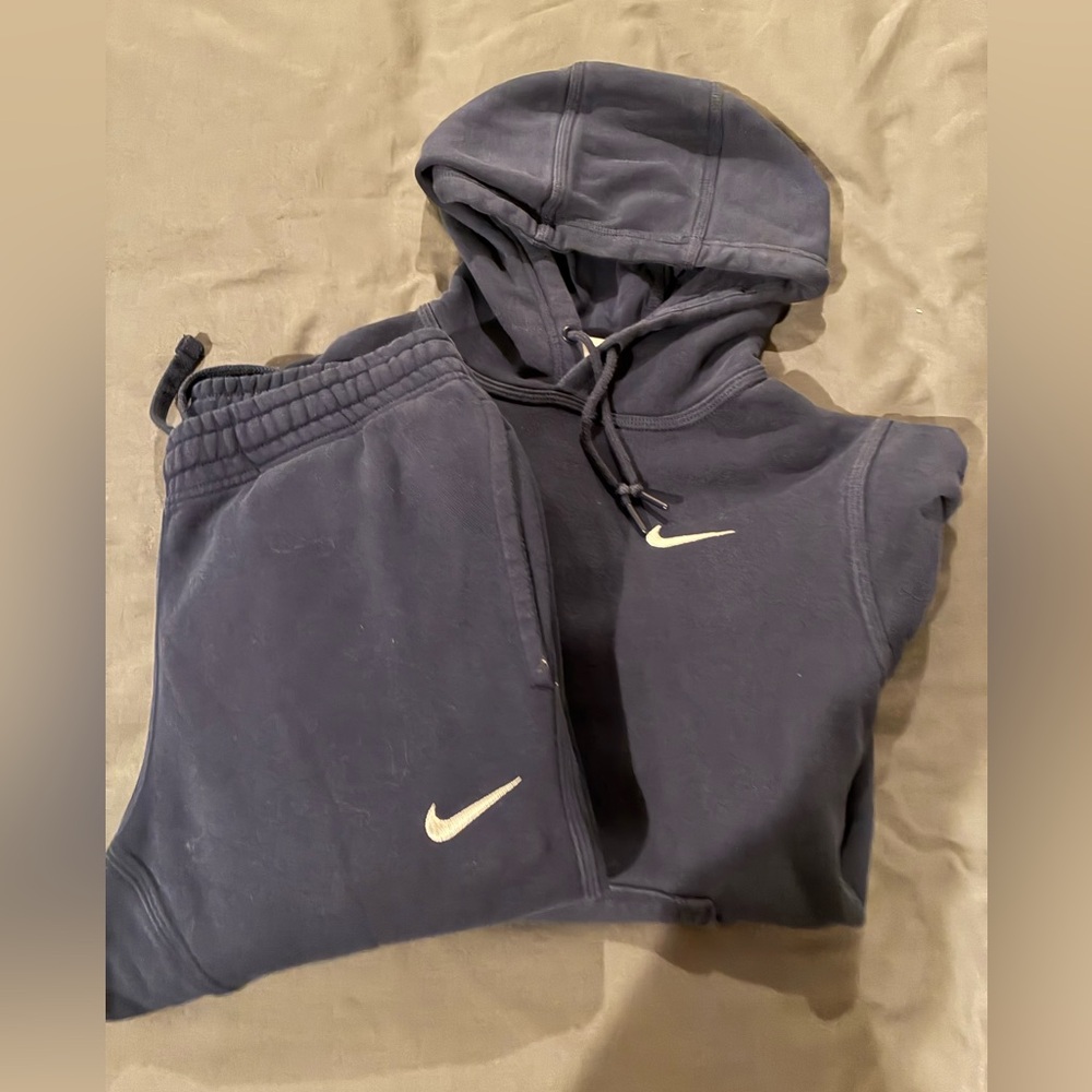 Men’s Nike Sweatsuit - Picture 2 of 7